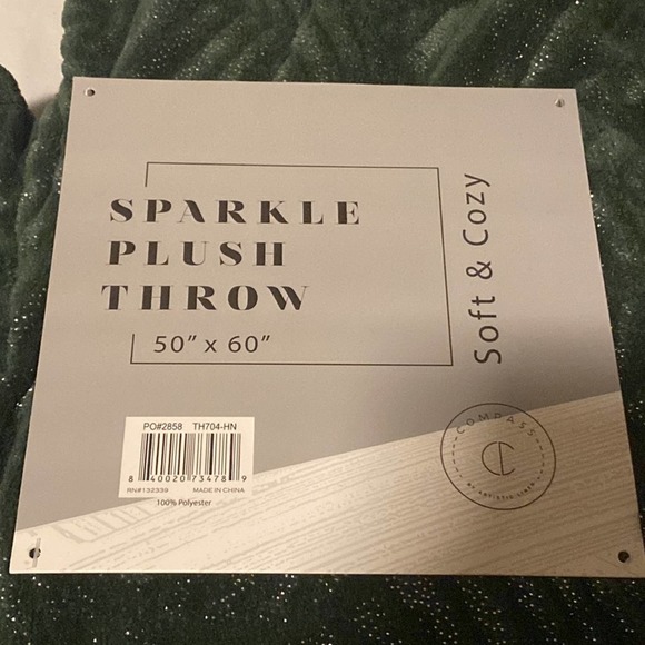 🎄🎁 Compass Sparkle Plush Throw Soft & Cozy 50” x 60” - Picture 2 of 4